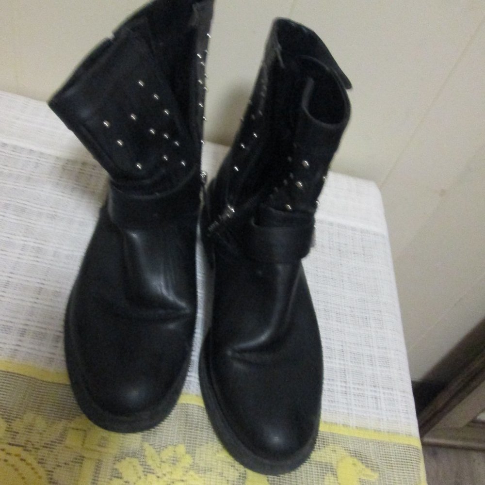 Circus Sam  DANNELLY  Booties Boots Ankle Studded Buckles, Size 8.5